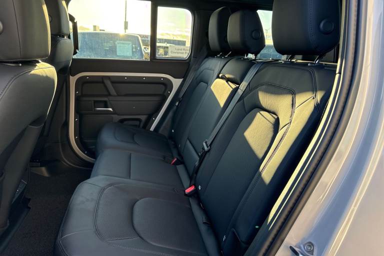 2025 Land Rover Defender 110 3.0 D250 MHEV X-Dynamic SE Auto 4WD Euro 6 (s/s) 5dr SUV Automatic