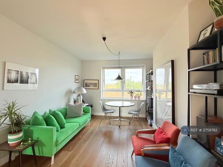 1 bedroom flat in Londesborough Road, London, N16 (1 bed) (#2759782)