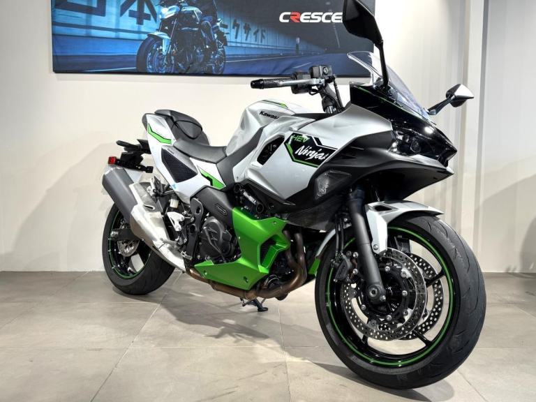KAWASAKI NINJA 7 HYBRID - 2025 - 1 OWNER - FSH 