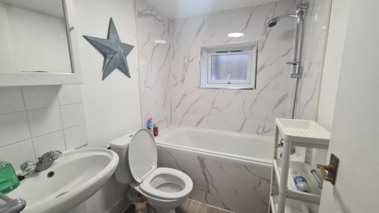 🌿Spacious Master Room for Rent Near Finsbury – N4📍