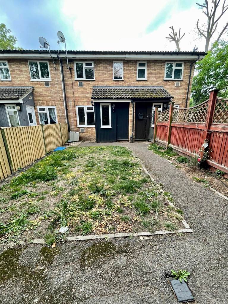1 bedroom terrace house to rent in Colnbrook (SL3)