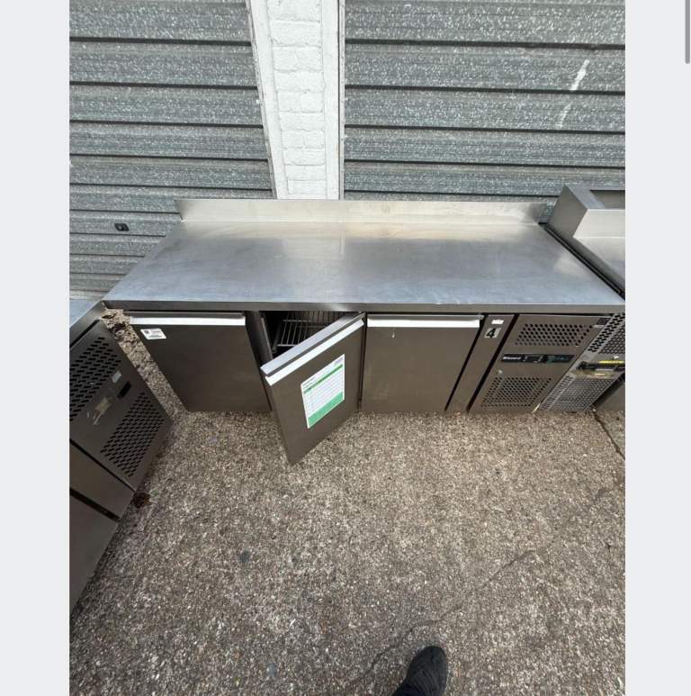 Commercial undercounter fridge 3 doors cafe shop restaurant 