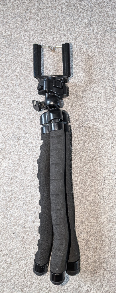 Selfie stick / phone tripod with gorilla / bendable legs