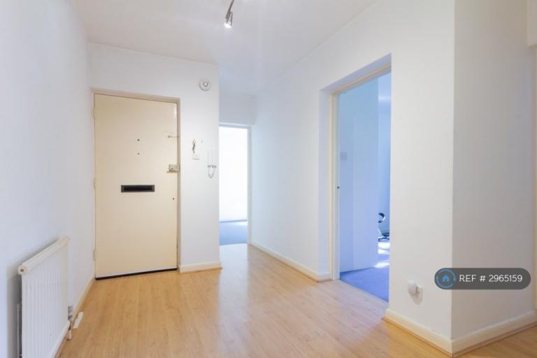 2 bedroom flat in Mulgrave Road, Sutton, SM2 (2 bed) (#2965159)