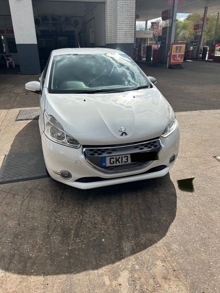 Peugeot, 208, Hatchback, 2013, Semi-Auto, 1398 (cc), 5 doors