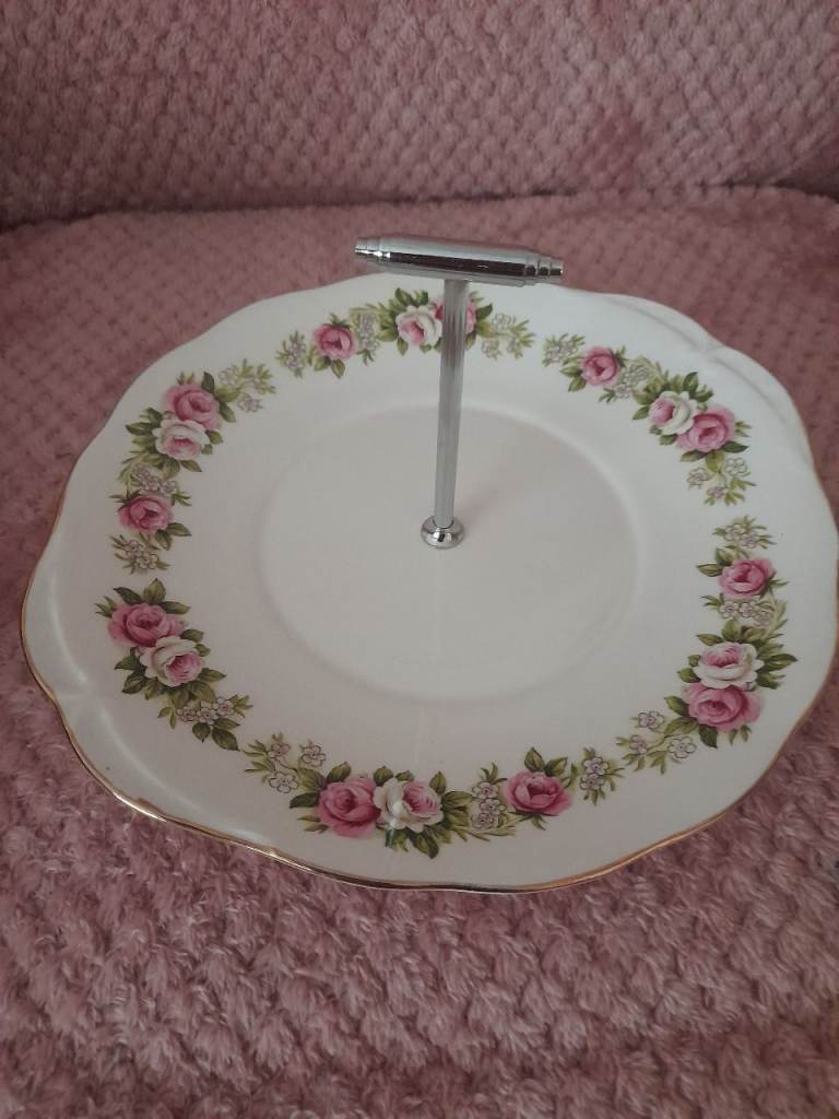 rose cake stand