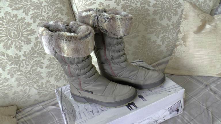 Warm Taupe Winter/Snow Boots with Faux Fur Trim