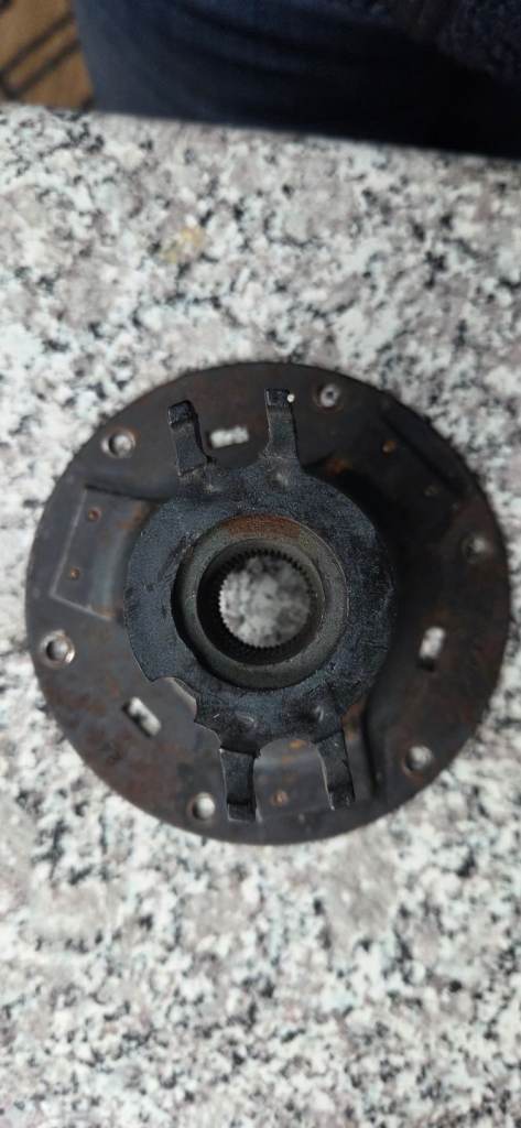 Steering wheel hub