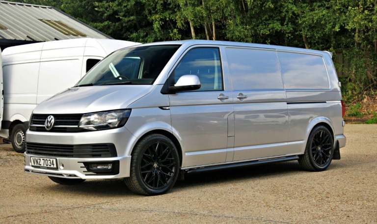 VOLKSWAGEN TRANSPORTER T6 LWB 140HP TRENDLINE SPORTLINE STLYE Silver Manual Die
