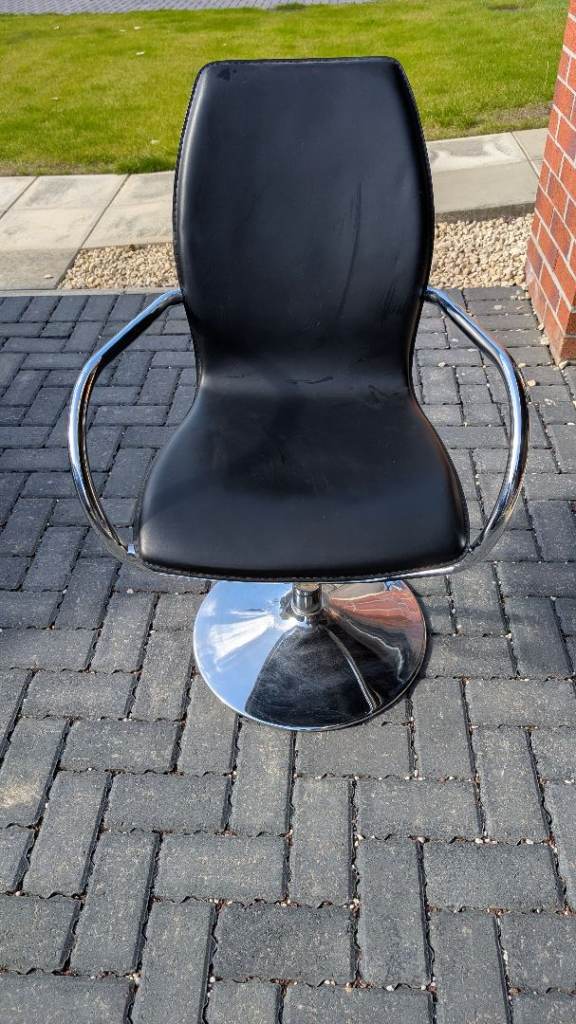 Black Swivel Bar Stool / Chair – Good Condition