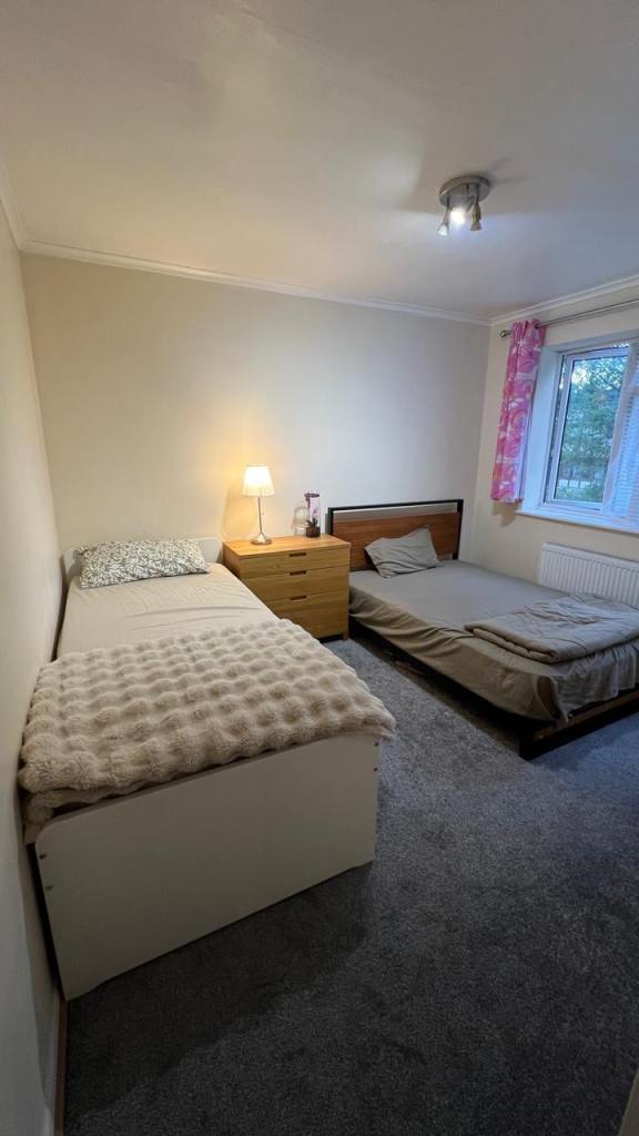 Shared room available for single female 