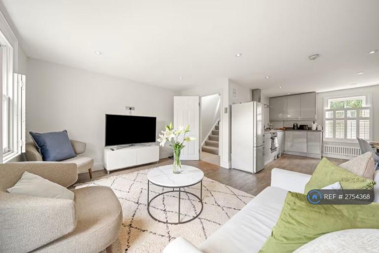 2 bedroom flat in Vauxhall Grove, London, SW8 (2 bed) (#2754368)