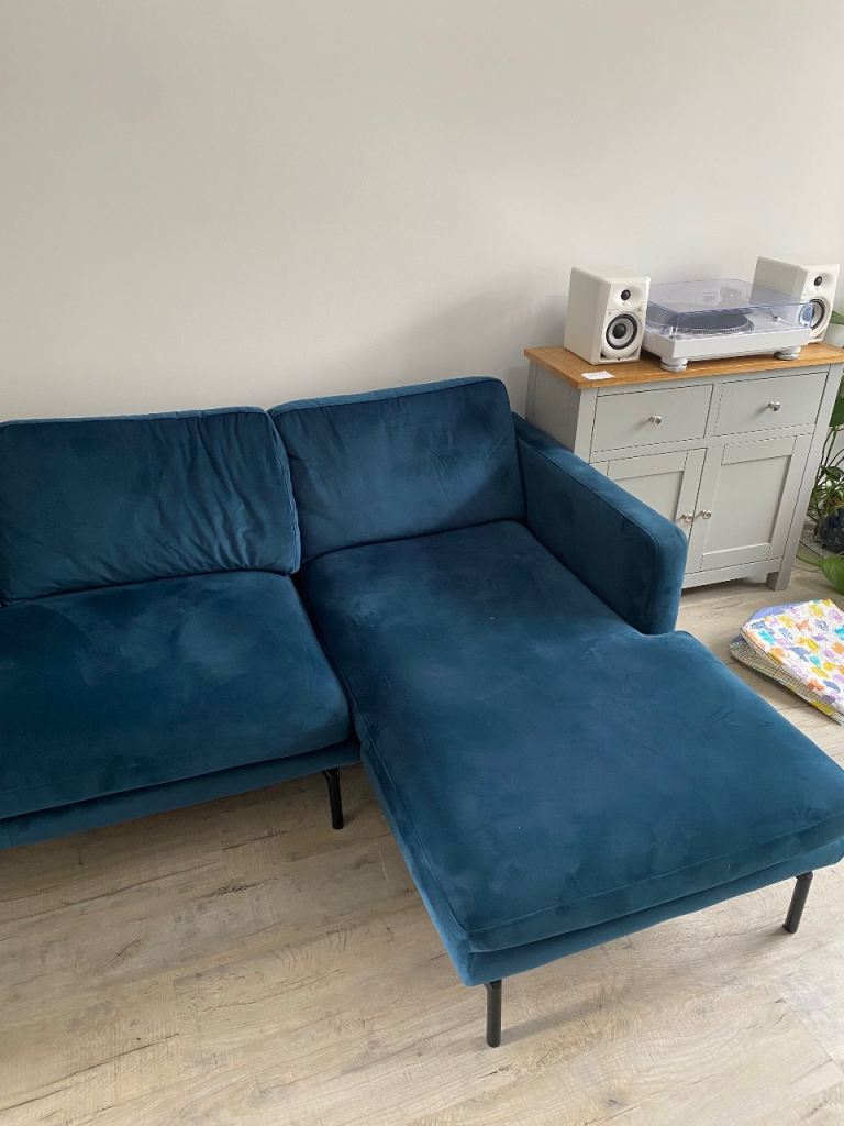 Teal Velvet Corner Sofa with Chaise Lounge – Good Condition