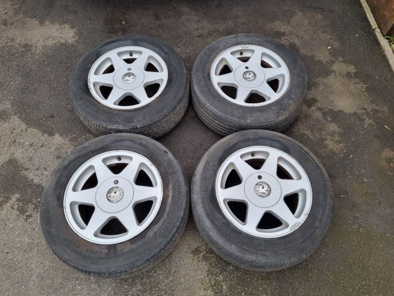 Vauxhall Carlton Diamond 15 Inch Alloy Wheels 