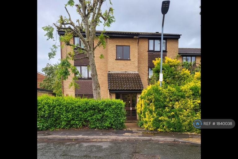 1 bedroom flat in Millhaven Close, Romford, RM6 (1 bed) (#1840038)