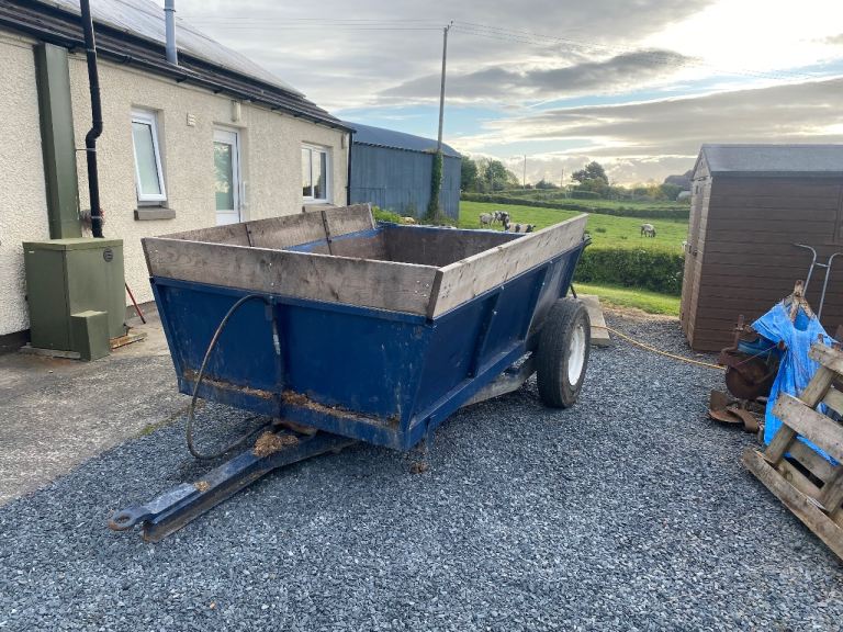 Tipping trailer