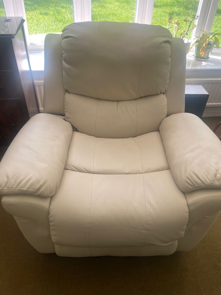 Electric recliner raiser chair with remote fully working like new 