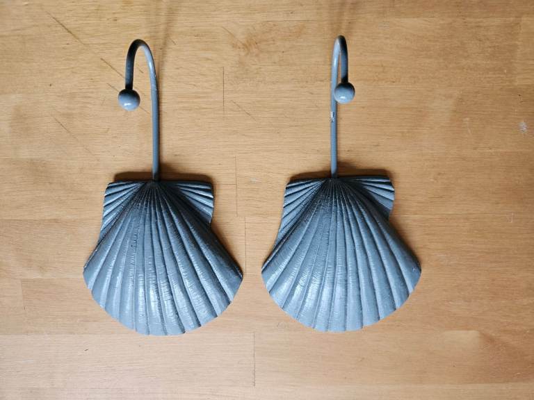 Pair of grey ceramic shell hooks £3