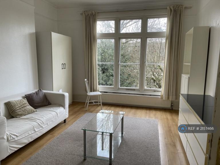 2 bedroom flat in West Hampstead, London, NW6 (2 bed) (#2157466)