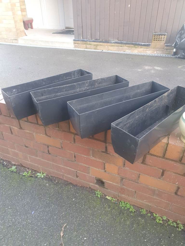 4 Black 2ft Planters, Hanging Baskets & Pot 