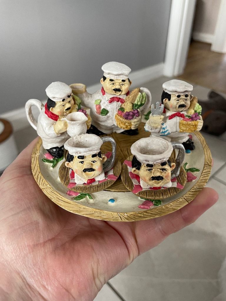 A variety of figurines/ trinket boxes 