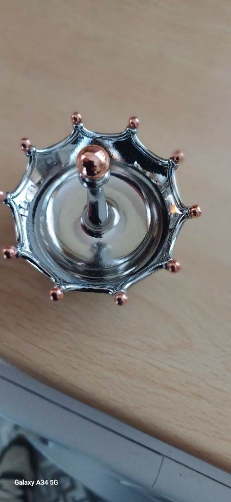 Chrome rings 💍 holder very ornate excellent condition 
