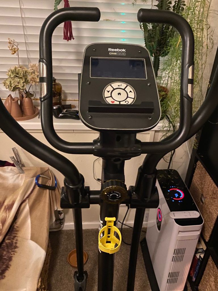 Cross trainer Reebok One GX40. Great condition.