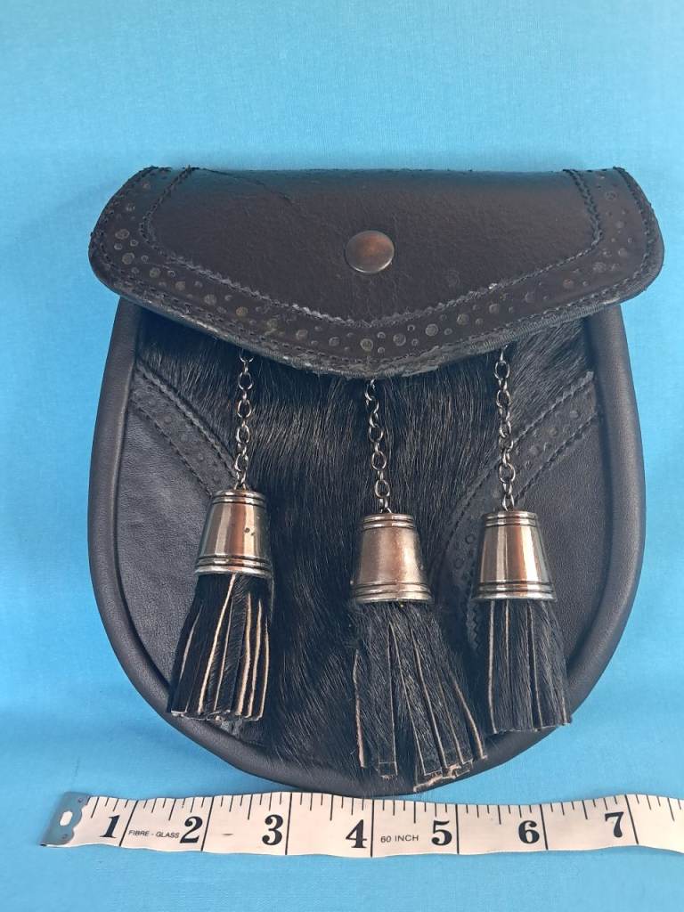 Traditional Scottish Kilt Sporran  black leather with 3 Tassels. Measurements on pictures 