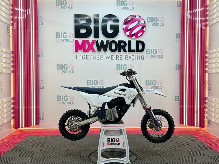 Husqvarna EE5 2025 - BrandNew Battery, Low Hour Kids Electric Bike