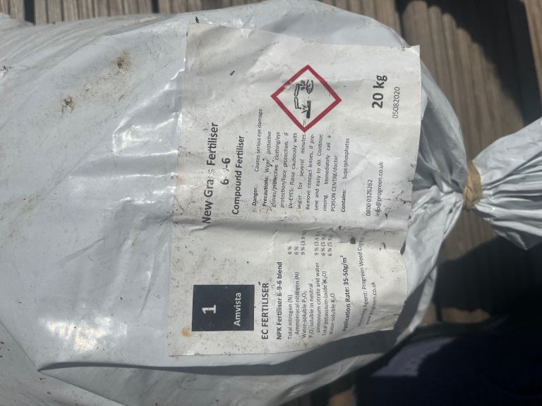 Lawn fertilizer Free to collector (turf grass) 