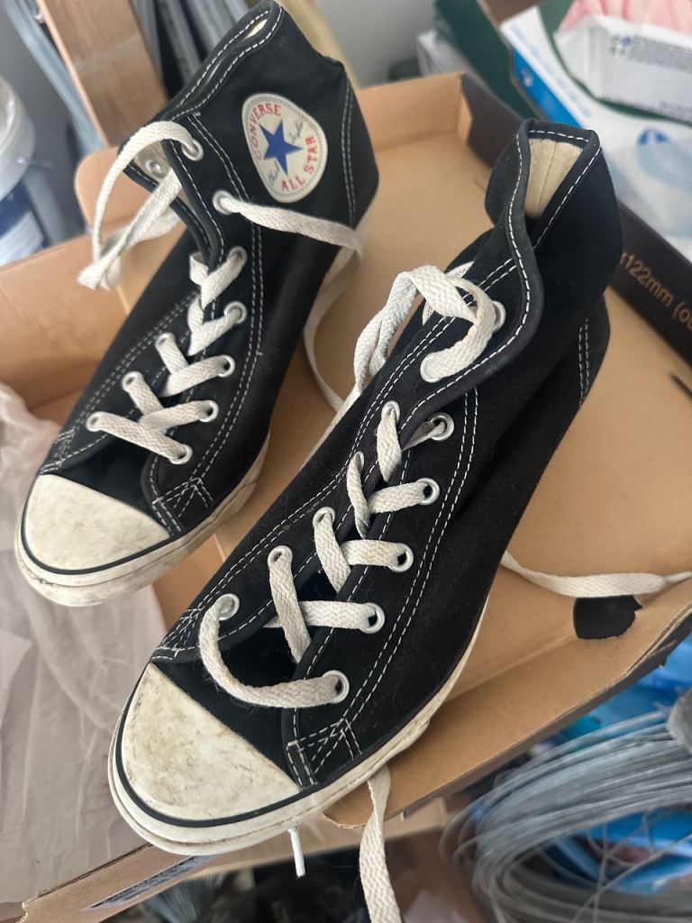 Size 6 converse trainers