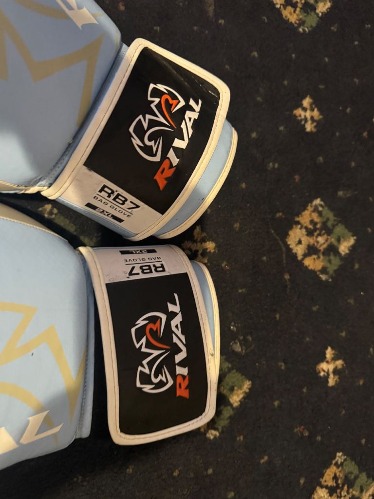 Boxing gloves 