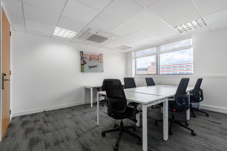 London - SE136EE \ Office Space for Rent - 1 Desk Available