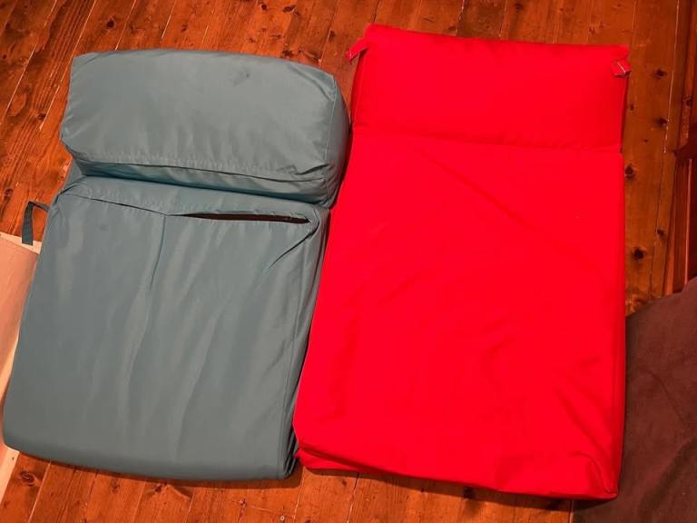 Cube foldable mattresses - red and blue 