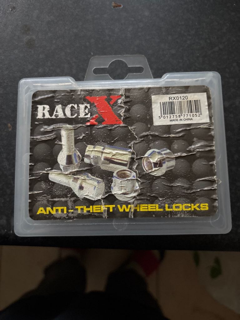 Locking wheel nuts 