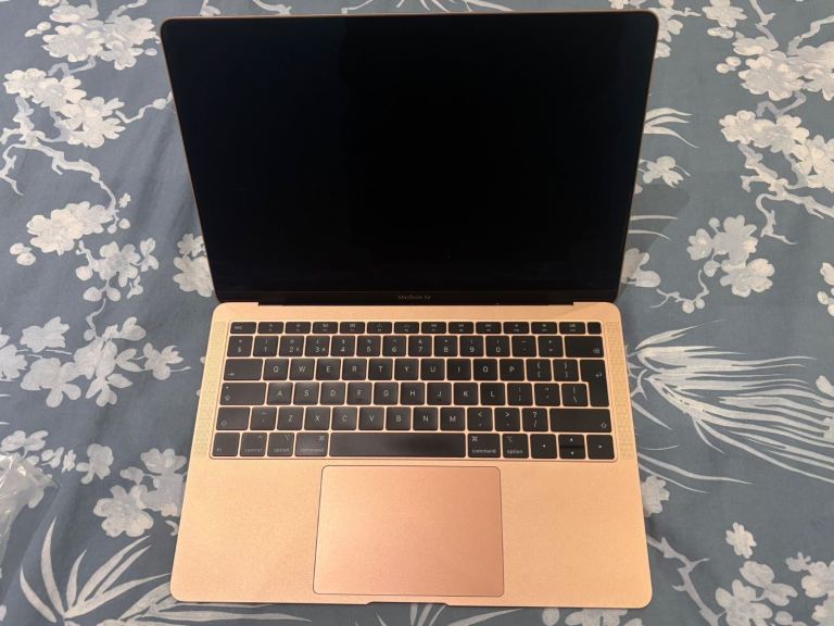 image for MacBook Air 13” (2019) i5- 8GB RAM - 12GB SSD - Rose Gold. 