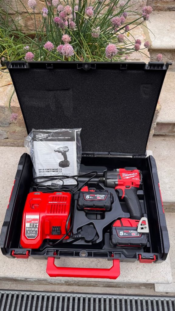 Milwaukee M18 FUEL 1⁄2′′ MID-TORQUE IMPACT WRENCH with 2x Batteries (unused)