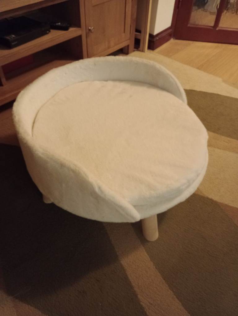 Dog/cat bed (small dog) 