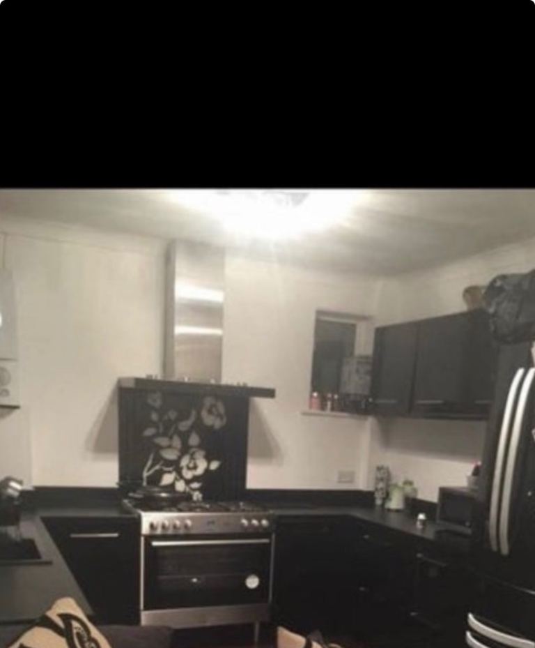 Kitchen floor and wall unit plus it’s plus 100 m extractor fan 