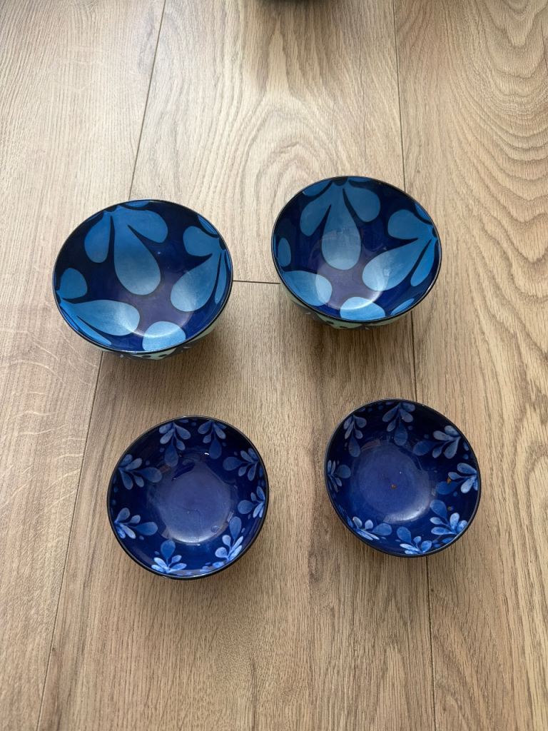 Set of 4 Blue Patterned Ceramic Bowls – Good Condition
