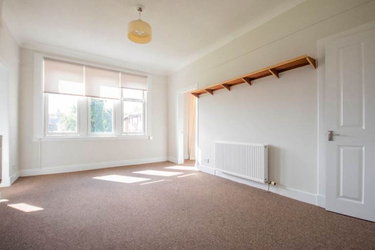 Superb, 3-bedroom, (not HMO) flat located in Stockbridge – available November