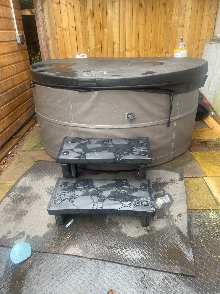 Canadian Hot tub 