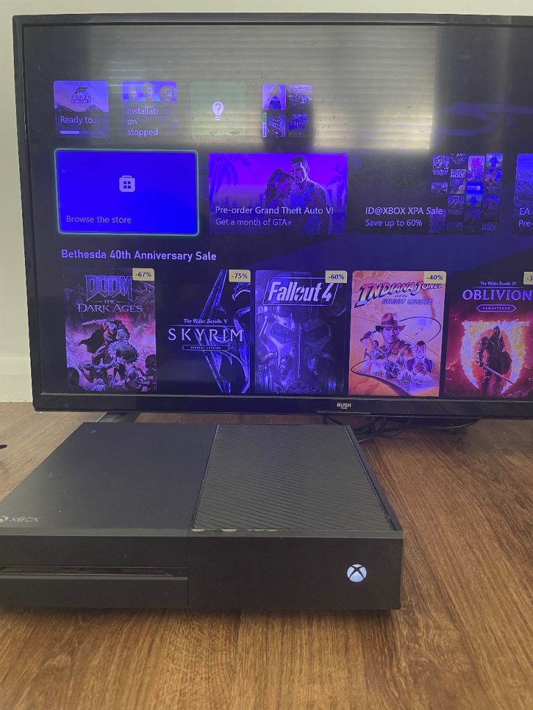 Xbox one and smart tv £130