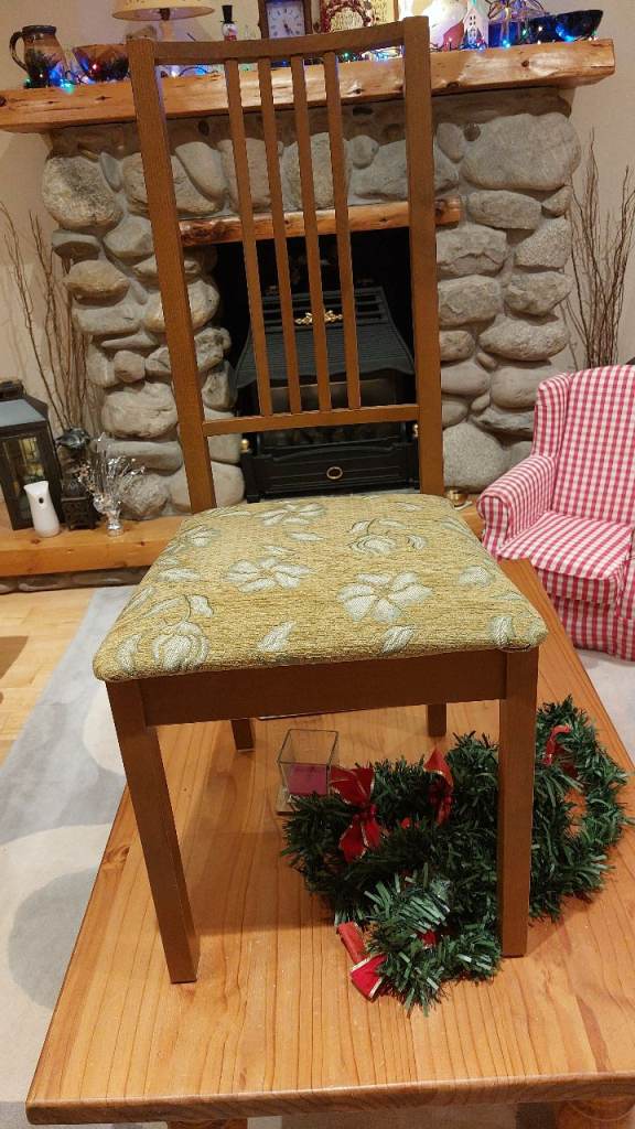 Set of 6 dining chairs, handy for Xmas time