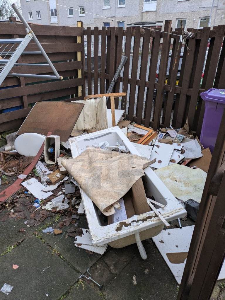 RELIABLE RUBBISH REMOVAL - HOUSE/GARAGE/GARDEN CLEARANCE - BINS EMPTIED - COUCH/MATTRESS UPLIFT