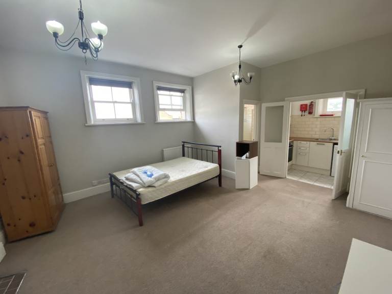 Studio flat in Studio Flat – The Salisbury Hotel, Grand Parade, London N4