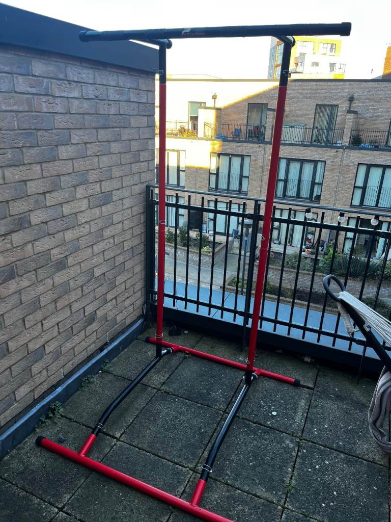 Pull Up Mate / Gravity Fitness Pull Up/Dip Bar