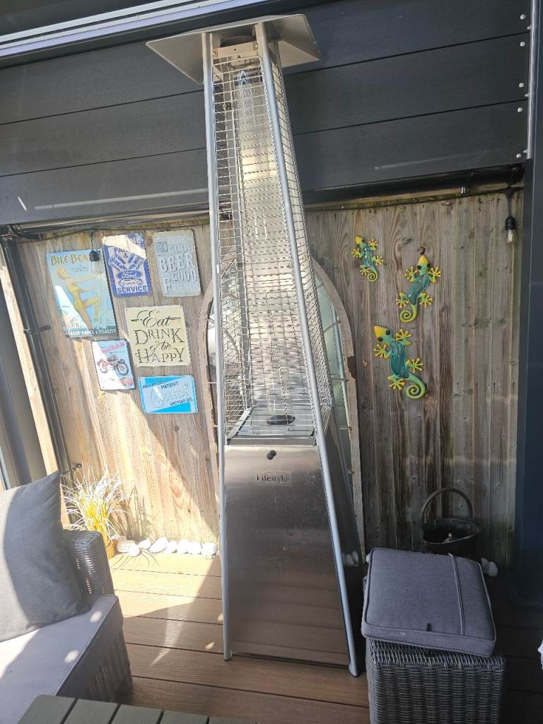 Patio Pyramid Gas Heater – Silver, Good Condition