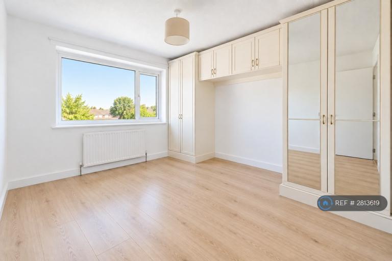 3 bedroom flat in Patrick Connolly Gardens, London, E3 (3 bed) (#2813619)
