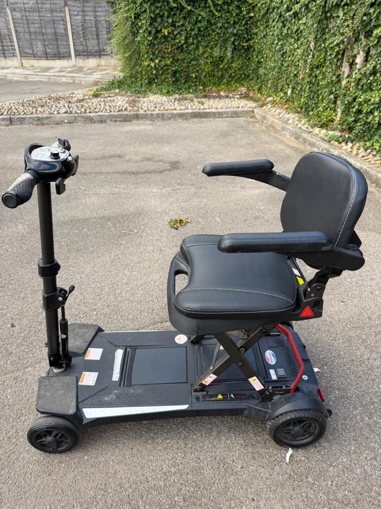 MobiFree M2085 Folding Mobility Scooter – 1 Year Old – Excellent Condition